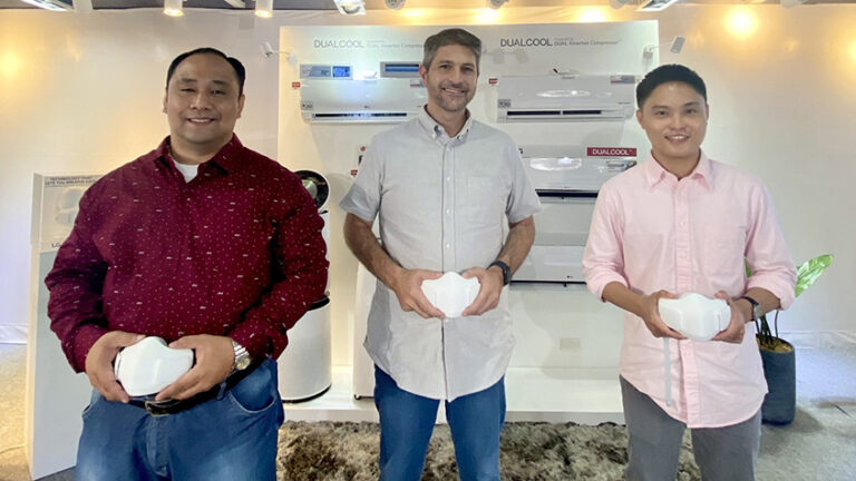 2021 LG Puricare WearableAirPurifier 01