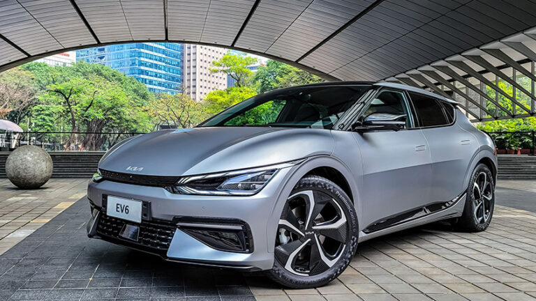 The 2023 Kia EV6 GT-Line in the stunning Moonscape colorway